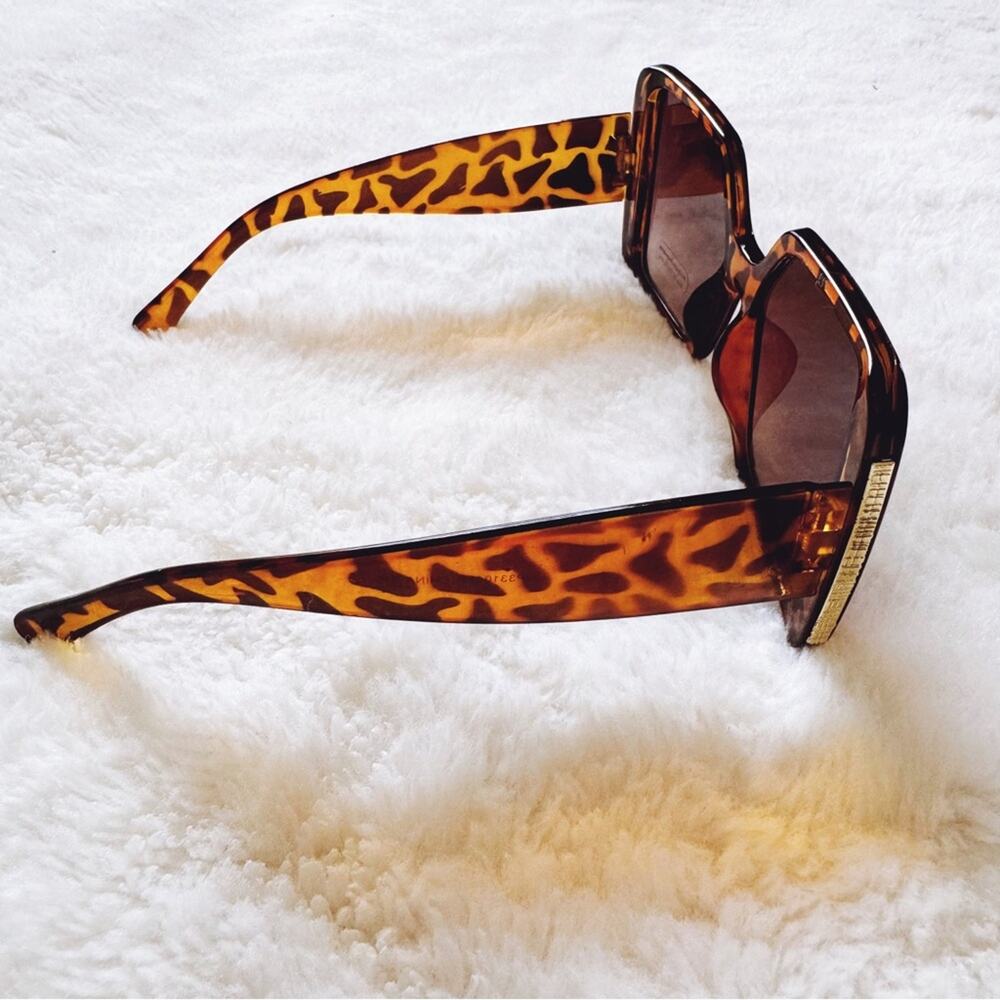 Junia Tortoise Brown Oversized Sunglasses - Picture 6 of 11
